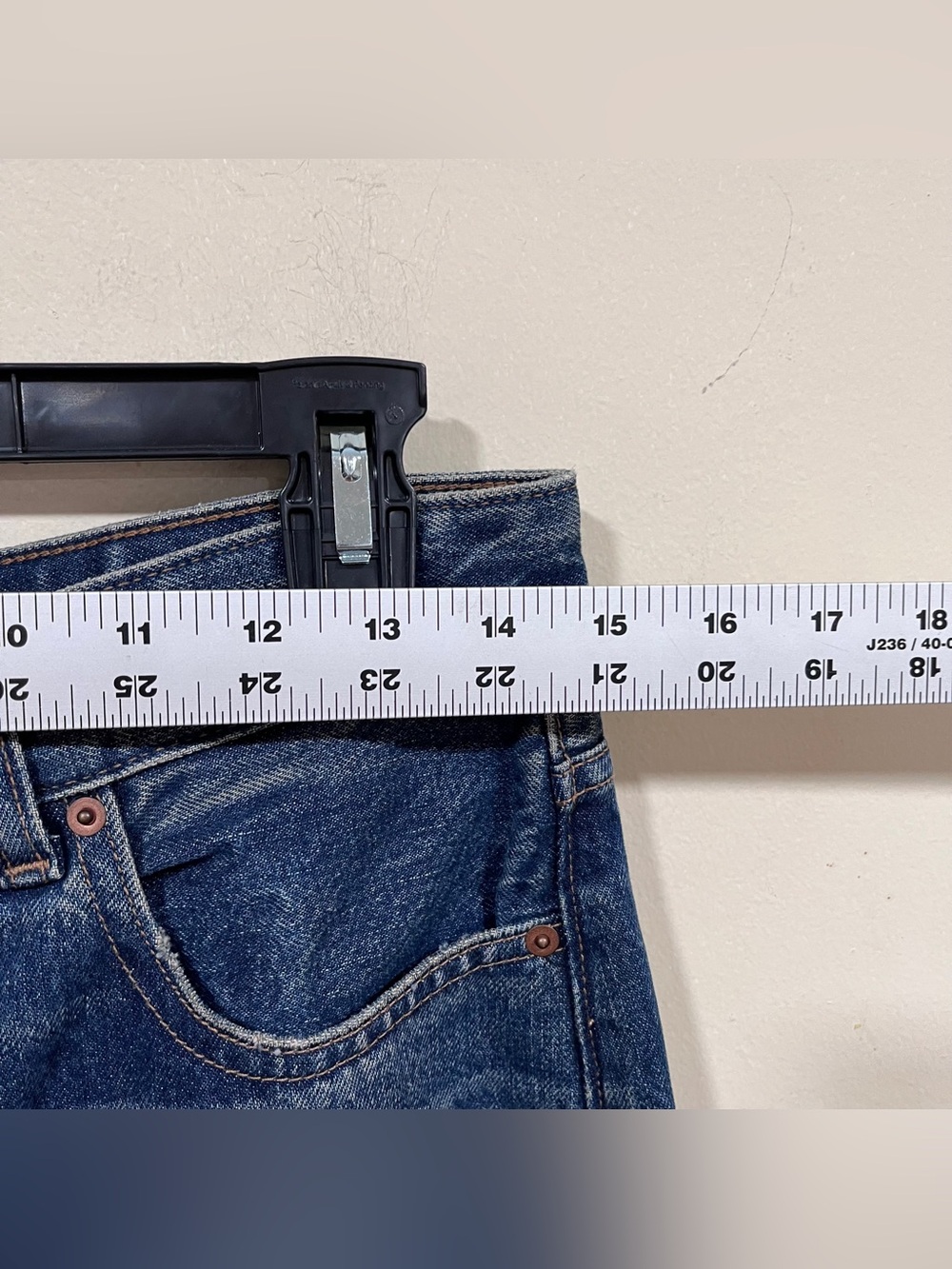 Madewell The Darted Barrel-Leg Jean Danver WashRigid size 26 - Picture 3 of 9